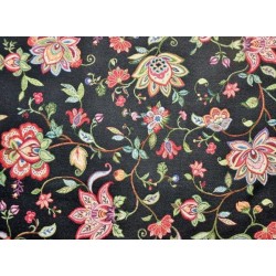 Żakard w kwiaty na czarnym tle