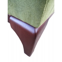 Dante 200 cm pikowana sofa na drewnianym postumencie Dante 200 cm pikowana sofa na drewnianym postumencie