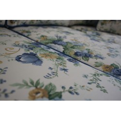 Rosaly 206 sofa w niebieskie kwiaty