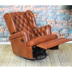 Pikowany fotel z relaksem w koniakowej skórze