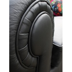 Brandford 230 cm czarna pikowana sofa w skórze naturalnej