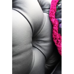 Brandford 230 cm czarna pikowana sofa w skórze naturalnej