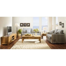 Sofa z pokrowcem w pasy