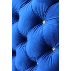 Fotel z wysokim oparciem w stylu chesterfield