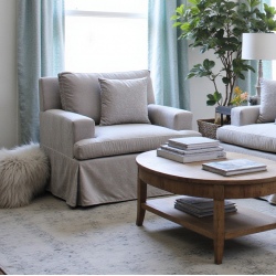 Hamptons 185 sofa z głębokim siedziskiem i falbanką