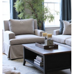 Hamptons 105 wygodny fotel z falbanką