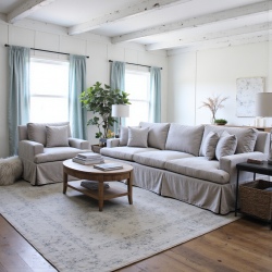 Hamptons 105 wygodny fotel z falbanką