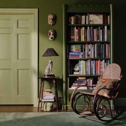 Artemis Velvet Moss Green, luksusowa tkanina w kwiaty