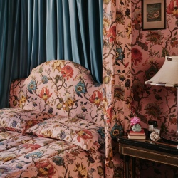 Artemis Velvet Blush, luksusowa tkanina w kwiaty w odcieniu zgaszonego różu