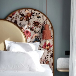 Artemis Velvet Dove, luksusowa tkanina w kwiaty