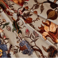 Artemis Velvet Dove, luksusowa tkanina w kwiaty