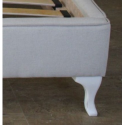 Provence łóżko z dekoracyjnym zagłówkiem