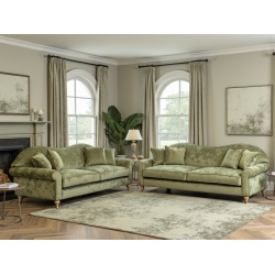 Tiara 230 – elegancka welurowa sofa w stylu angielskim z głębokim siedziskiem