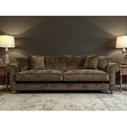 Tiara 230 – elegancka welurowa sofa w stylu angielskim z głębokim siedziskiem