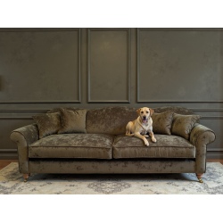 Tiara 230 – elegancka welurowa sofa w stylu angielskim z głębokim siedziskiem