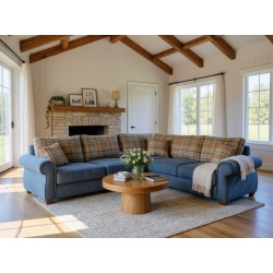 Sofa narożna English Rose – wygodny narożnik w stylu angielskim z poduszkami w kratę