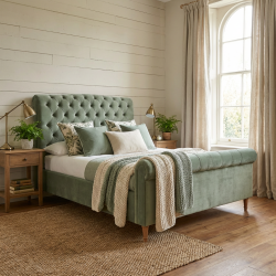Łóżko Chester – odrobina luksusu w kolorze kojącej szałwii Łóżko Chester – odrobina luksusu w kolorze kojącej szałwii