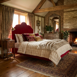 Łóżko Romantico – sielska elegancja w kratkę