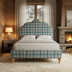 Łóżko Romantico – sielska elegancja w kratkę