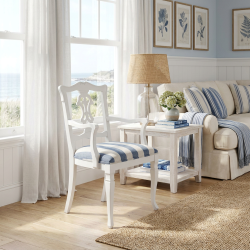Elegantne krzesło z podłokietnikami Ducale – białe drewno i tkanina w pasy Hamptons