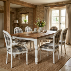 Wooden Dining Table Sevilla – naturalny dębowy blat i białe toczone nogi Farmhouse
