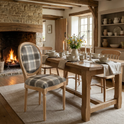 Bukowe krzesło medalionowe Luigi – tkanina w kratę i styl French Cottage