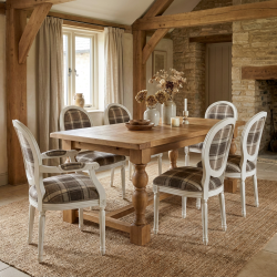 Bukowe krzesło medalionowe Luigi – tkanina w kratę i styl French Cottage